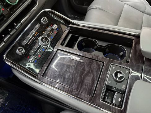 Used 2019 Lincoln Navigator Reserve AWD/4WD image 30