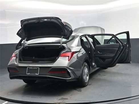 New 2026 Hyundai Elantra SE image 28