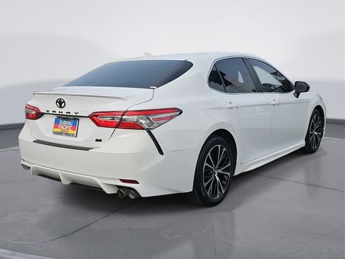 Used 2019 Toyota Camry SE w/ Carpet Mat Package image 3