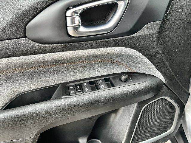 Used 2022 Jeep Compass Sport AWD/4WD image 17