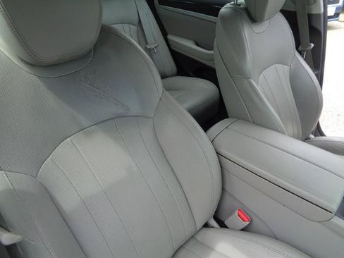 Used 2017 Genesis G80 3.8 RWD image 21