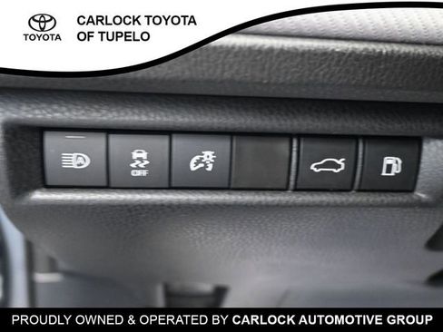 Used 2025 Toyota Camry SE image 19