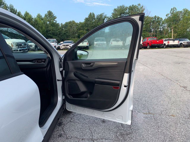 Used 2025 Ford Escape Active AWD/4WD image 14