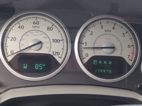 Used 2008 Chrysler Town & Country Touring FWD image 25
