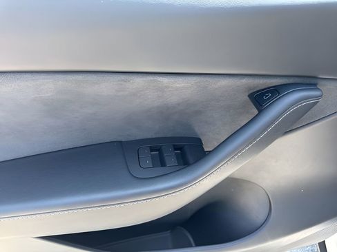 Used 2022 Tesla Model Y Performance AWD/4WD image 29