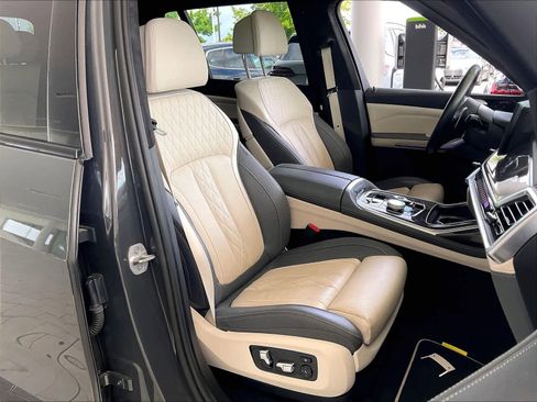 Used 2024 BMW X7 M60i w/ Executive Package image 9