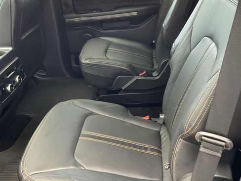 Used 2022 Ford Expedition Platinum AWD/4WD image 9