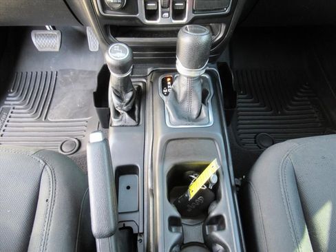 Used 2020 Jeep Gladiator Sport w/ Quick Order Package 24S image 21