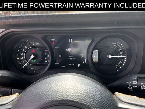 Used 2024 Jeep Wrangler Unlimited image 21