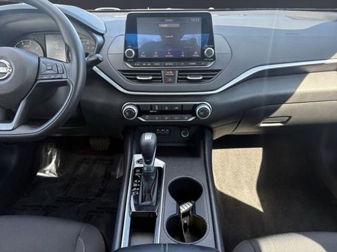 Used 2025 Nissan Altima 2.5 S FWD image 9