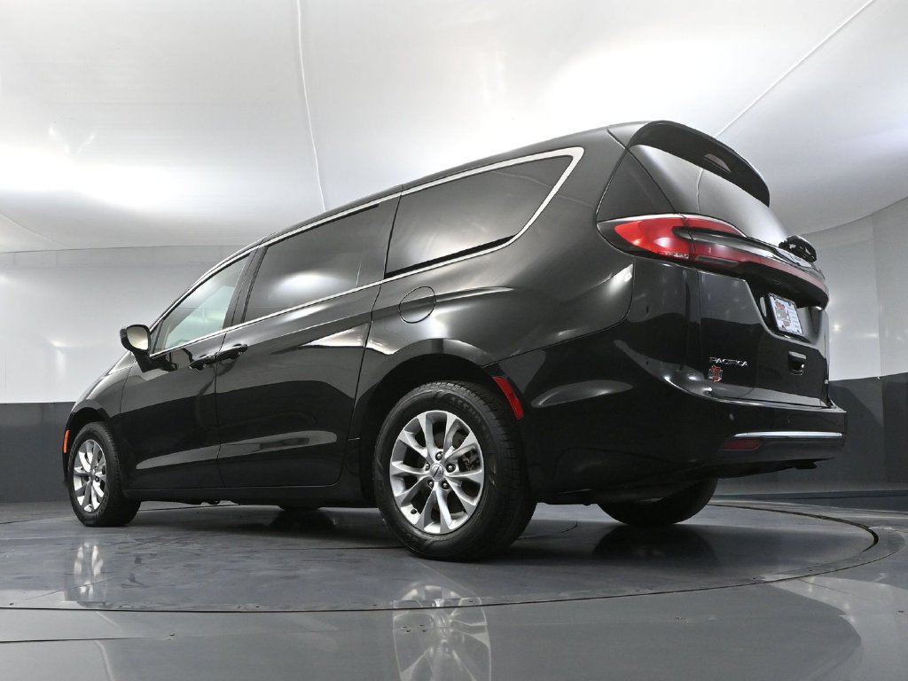 Used 2023 Chrysler Pacifica Touring-L AWD/4WD image 42