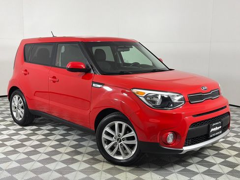Used 2018 Kia Soul + image 2