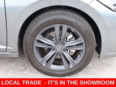 Used 2024 Volkswagen Jetta SE FWD image 11