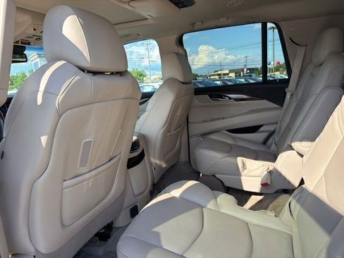 Used 2020 Cadillac Escalade Luxury AWD/4WD image 14
