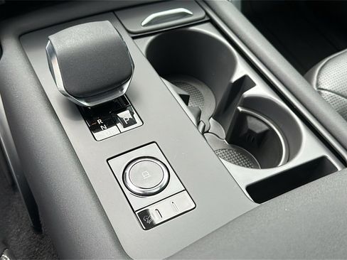 New 2025 Land Rover Discovery S image 21