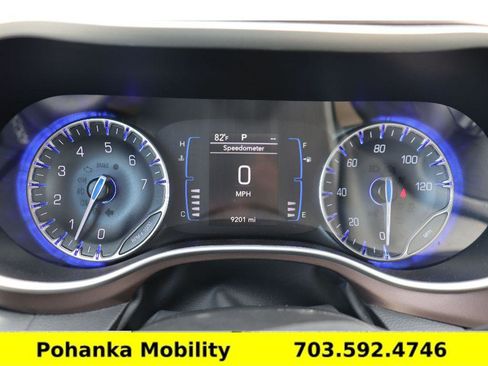 Used 2023 Chrysler Voyager LX FWD image 11