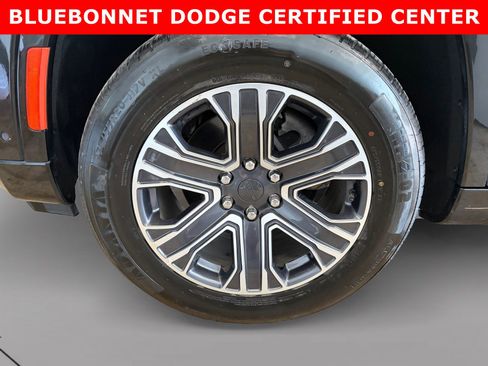 Used 2024 Jeep Wagoneer Series II w/ Flexible Seating Group RWD image 9