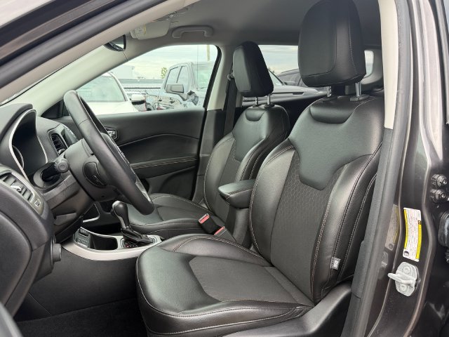 Used 2018 Jeep Compass Latitude w/ Popular Equipment Group FWD image 9