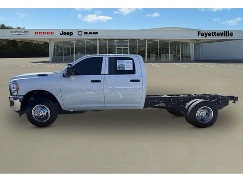 Used 2024 RAM 3500 Tradesman w/ Chrome Appearance Group image 6