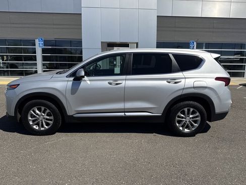 Used 2019 Hyundai Santa Fe SE FWD image 2