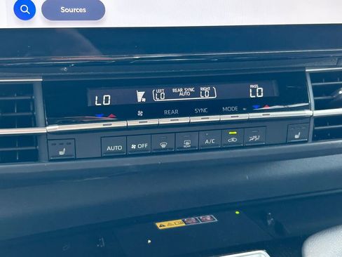 Used 2025 Toyota Sienna XSE image 36