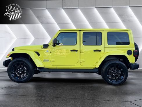 Used 2023 Jeep Wrangler Unlimited Sahara w/ Cold Weather Group AWD/4WD image 3