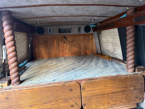 Used 1992 Chevrolet G20 image 27