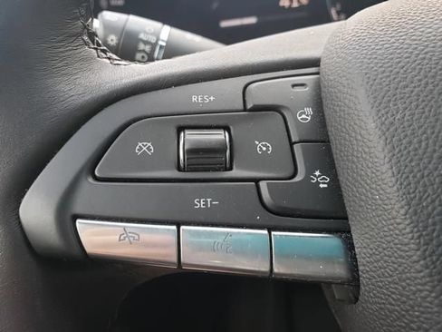 Used 2024 Cadillac XT4 Luxury w/ Cold Weather Package AWD/4WD image 25