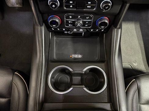 Used 2023 Chevrolet Suburban Premier image 19