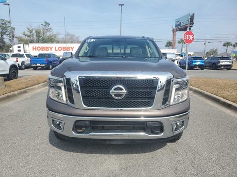 Used 2018 Nissan Titan SL image 9