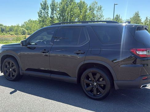 Certified 2025 Honda Pilot Black Edition image 10