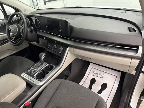 Used 2022 Kia Carnival LX image 37