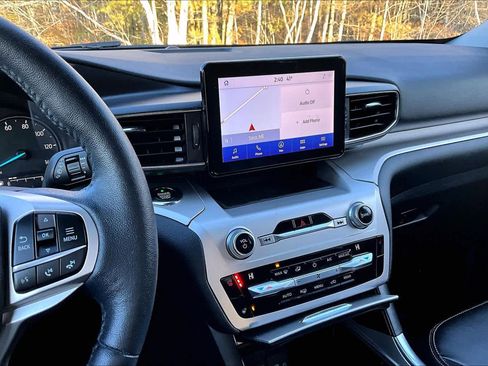 Used 2021 Ford Explorer XLT w/ Equipment Group 202A image 6