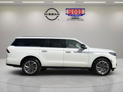 Used 2025 Lincoln Navigator Black Label image 2