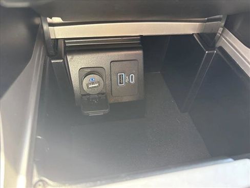 Used 2022 Ford Explorer XLT w/ Equipment Group 202A RWD image 14