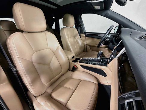 Certified 2021 Porsche Macan AWD/4WD image 29