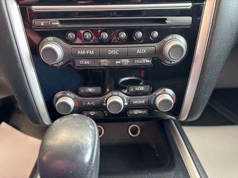 Used 2013 Nissan Pathfinder SV image 19