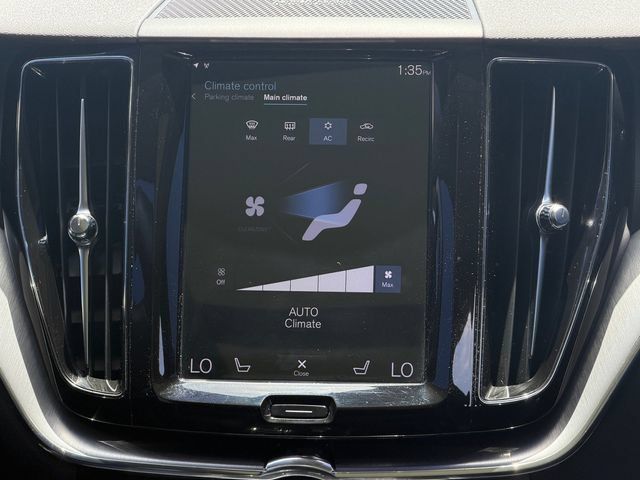 Used 2019 Volvo XC60 T5 Momentum w/ Multimedia Package FWD image 17
