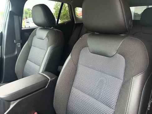 Used 2025 Chevrolet Trax LT w/ LT Convenience Package FWD image 21