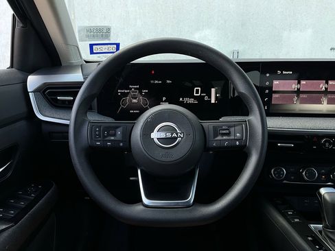 Used 2025 Nissan Kicks SV image 29