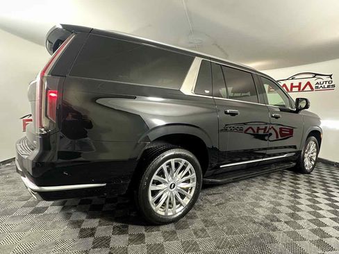 Used 2022 Cadillac Escalade ESV Premium Luxury image 9