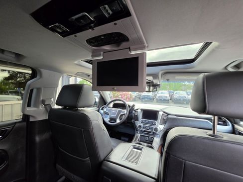 Used 2017 GMC Yukon SLT w/ Open Road Package AWD/4WD image 16
