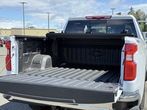 New 2026 Chevrolet Silverado 1500 LTZ w/ LTZ Premium Package AWD/4WD image 32