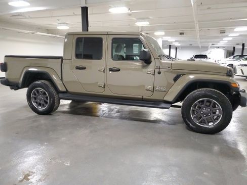 Used 2020 Jeep Gladiator Overland w/ Popular Equipment Package image 9