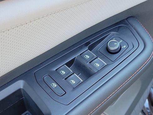 Certified 2025 Volkswagen Atlas Peak Edition SE AWD/4WD image 22