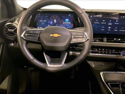 Used 2025 Chevrolet Equinox LT FWD image 5