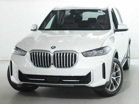 Used 2026 BMW X5 xDrive50e AWD/4WD image 3