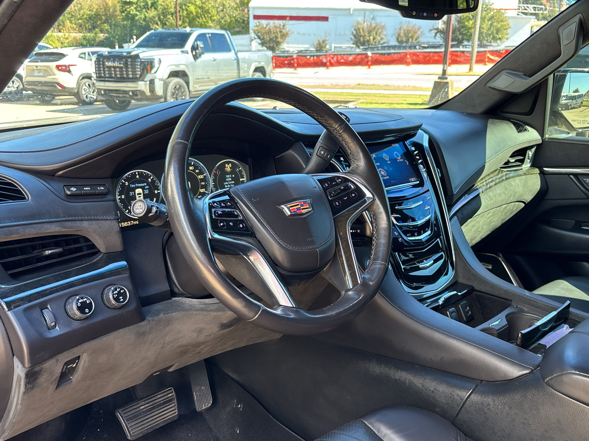 Used 2015 Cadillac Escalade Platinum AWD/4WD image 11