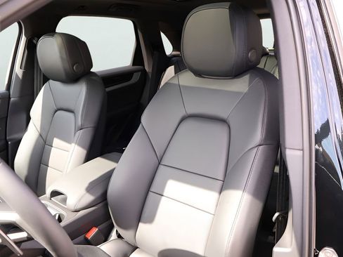 New 2026 Porsche Cayenne AWD/4WD image 5
