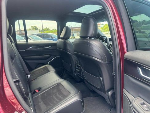 Used 2022 Jeep Grand Cherokee Altitude AWD/4WD image 10